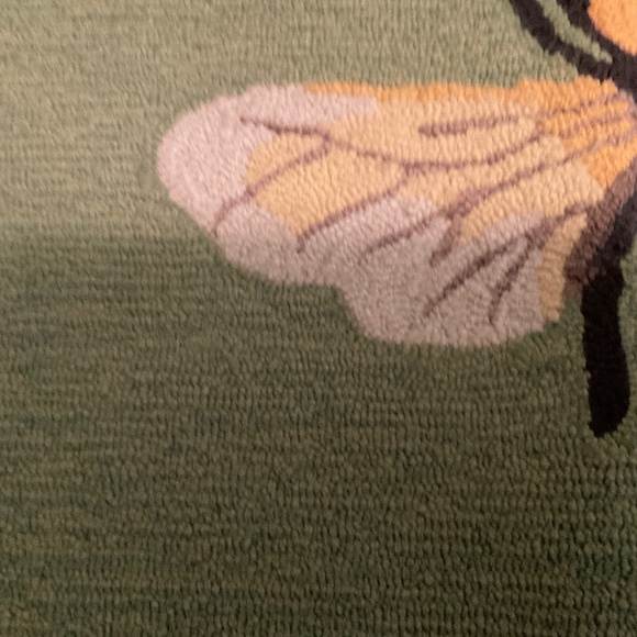 Hand Tufted Bee Rug - Picture 2 of 4